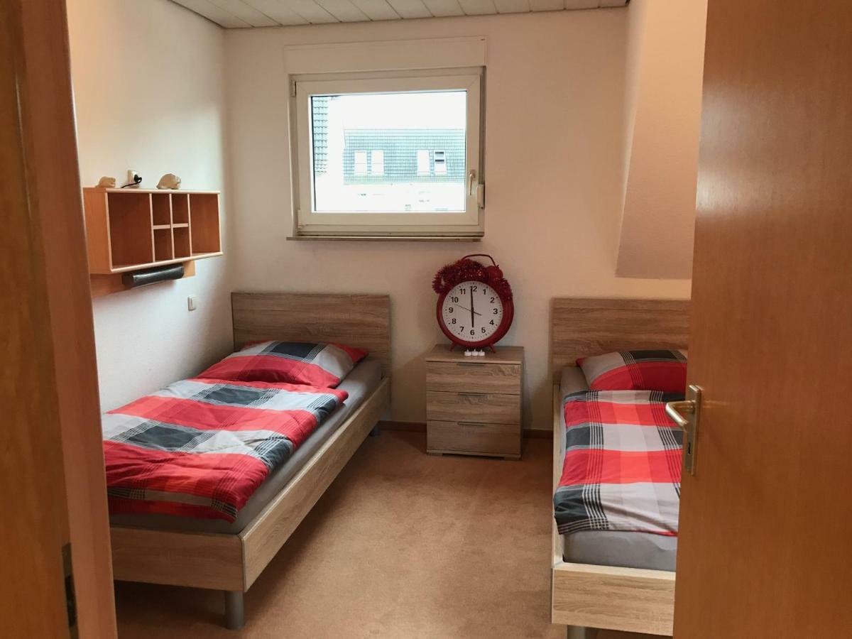 Messe Cgn/Dus Grossraeumige Wohnung In Guter Verkehrslage Leverkusen Luaran gambar