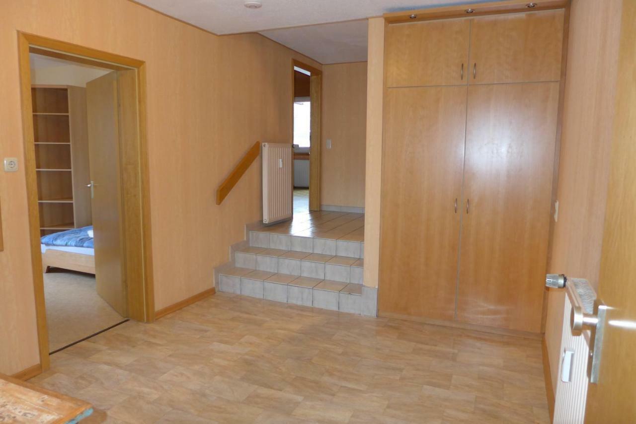 Messe Cgn/Dus Grossraeumige Wohnung In Guter Verkehrslage Leverkusen Luaran gambar