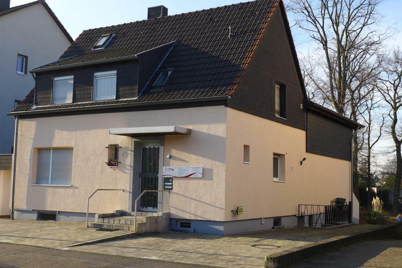 Messe Cgn/Dus Grossraeumige Wohnung In Guter Verkehrslage Leverkusen Luaran gambar