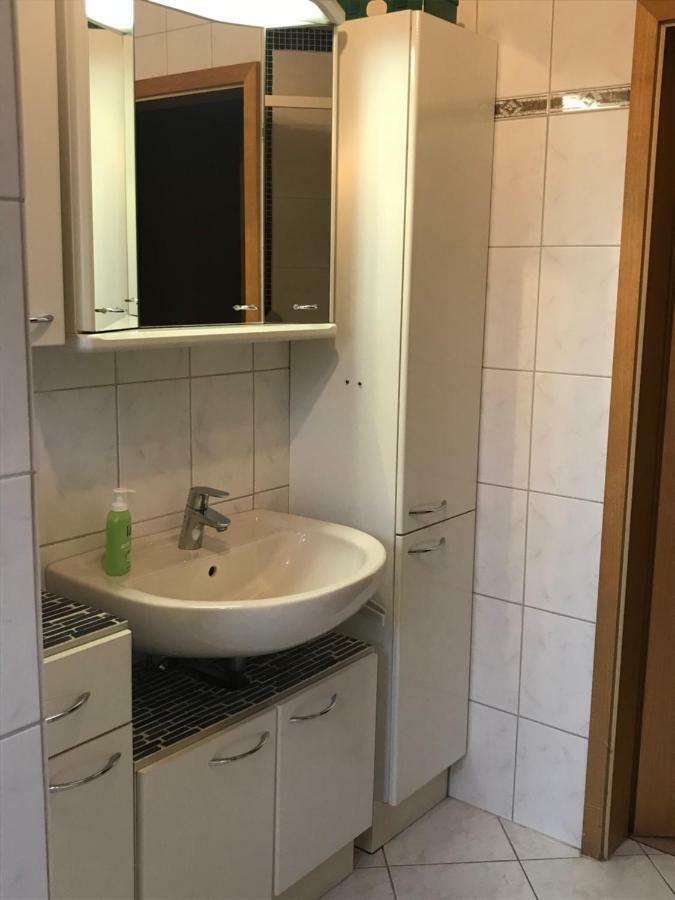 Messe Cgn/Dus Grossraeumige Wohnung In Guter Verkehrslage Leverkusen Luaran gambar