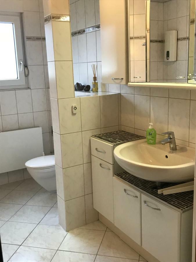Messe Cgn/Dus Grossraeumige Wohnung In Guter Verkehrslage Leverkusen Luaran gambar